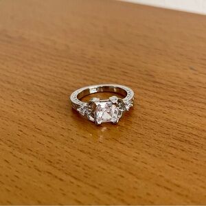 Elegant Silver Ring with Clear Gemstone